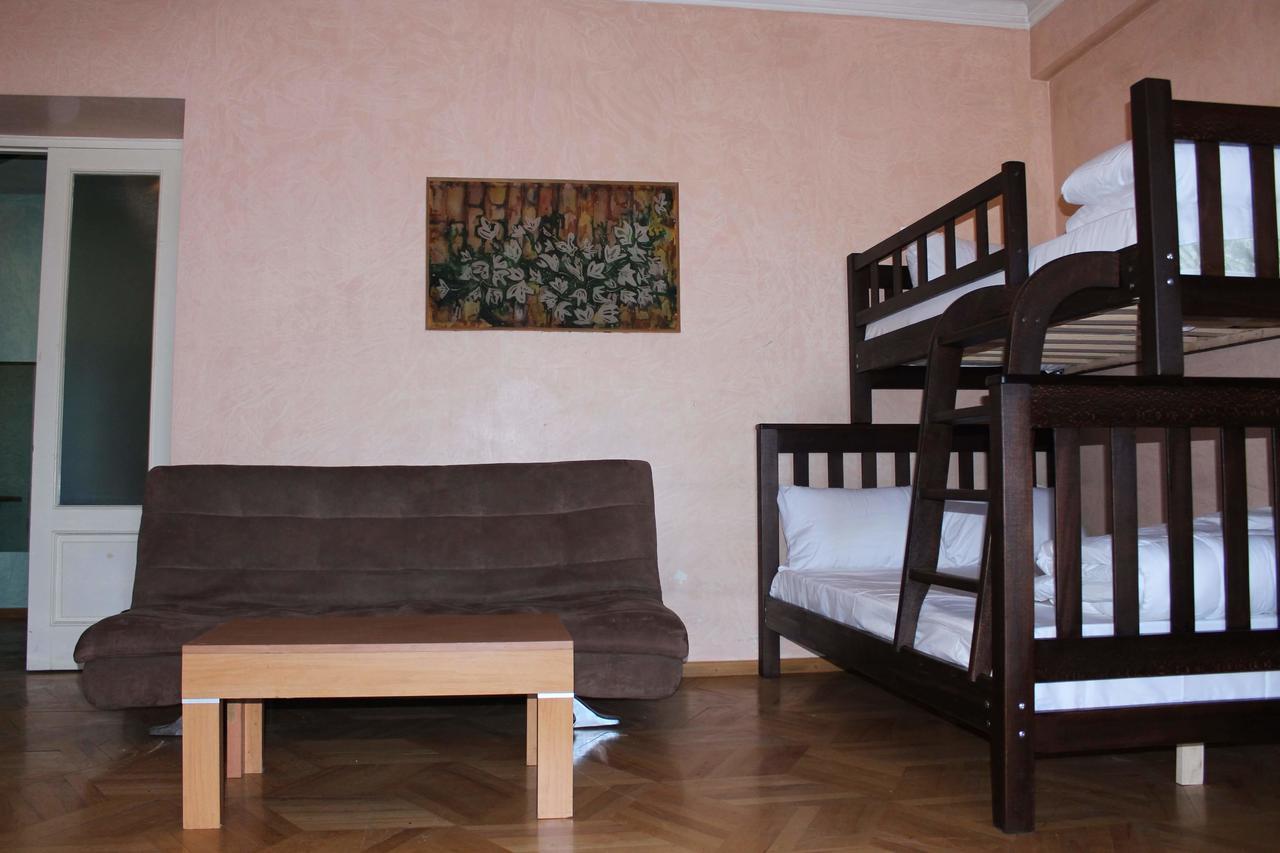 Herrmas Hostel Tbilisi Exterior foto